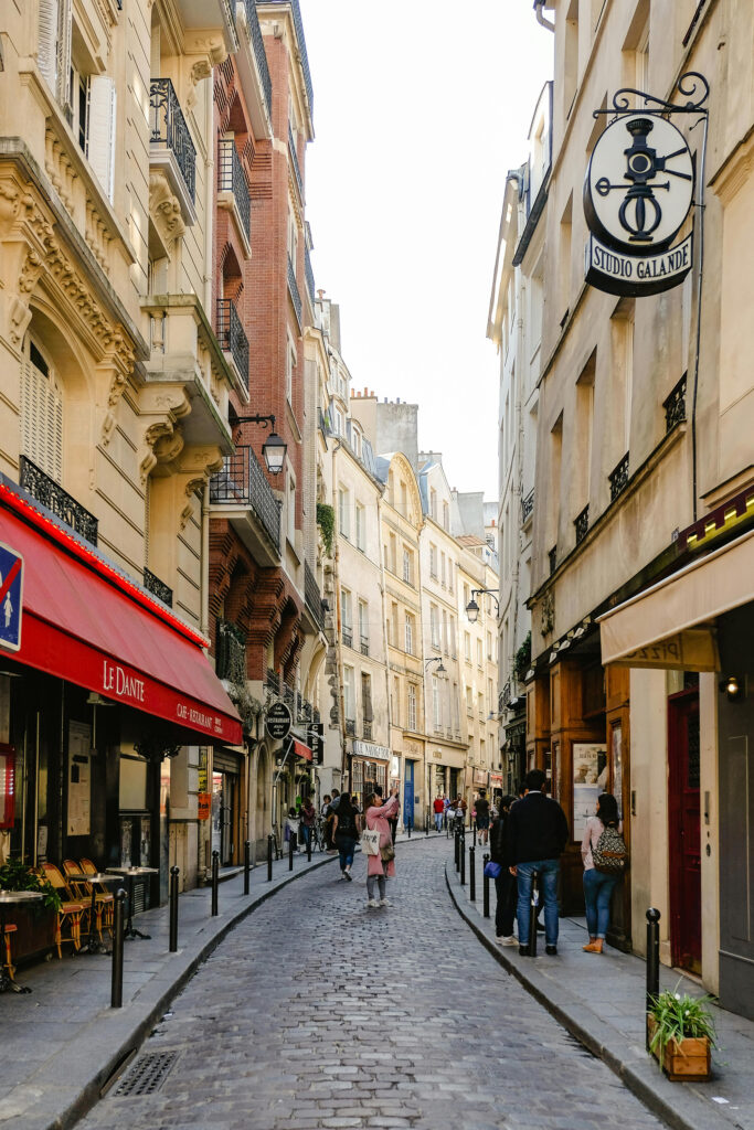 Wet Cleaning in France - DOMUS