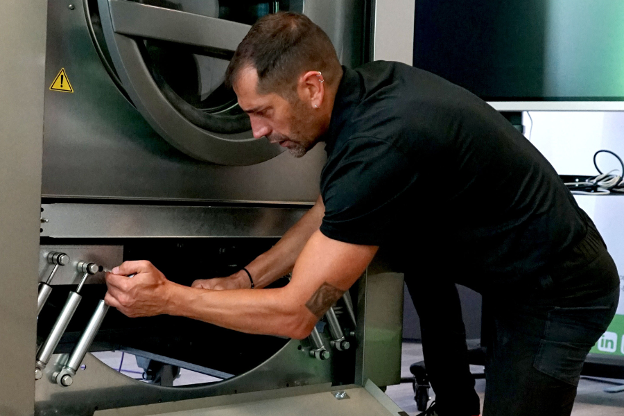 Manutenzione-preventiva-per-lavatrici-e-asciugatrici-industriali